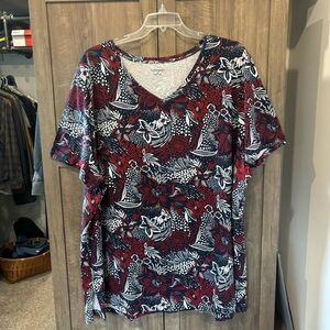 Catherines 3X Top T Shirt Red White Blue Hawaiian Floral VNeck